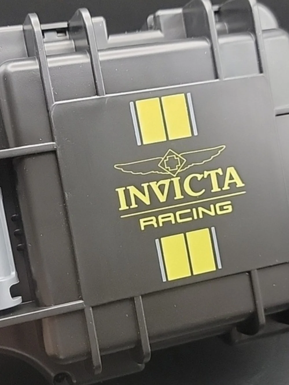Invicta racing slot